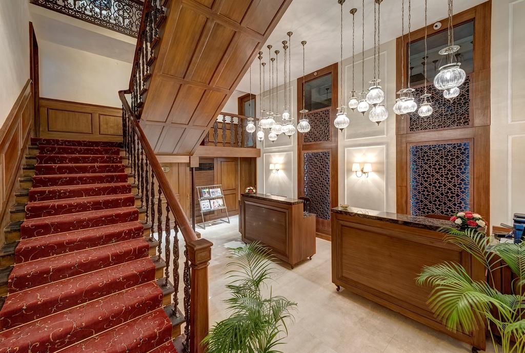 Готель The Astor Колката Екстер'єр фото