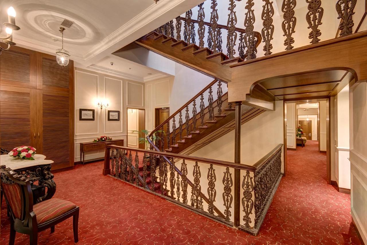 Готель The Astor Колката Екстер'єр фото